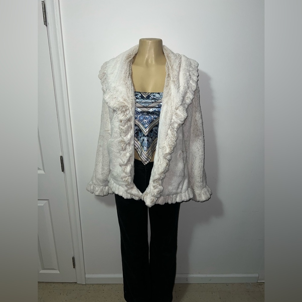Damselle Ivory Faux‎ Fur Coat